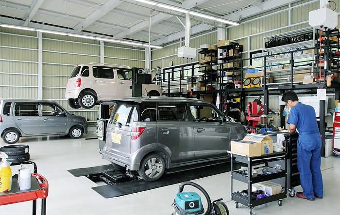 軽モールの自社車検工場